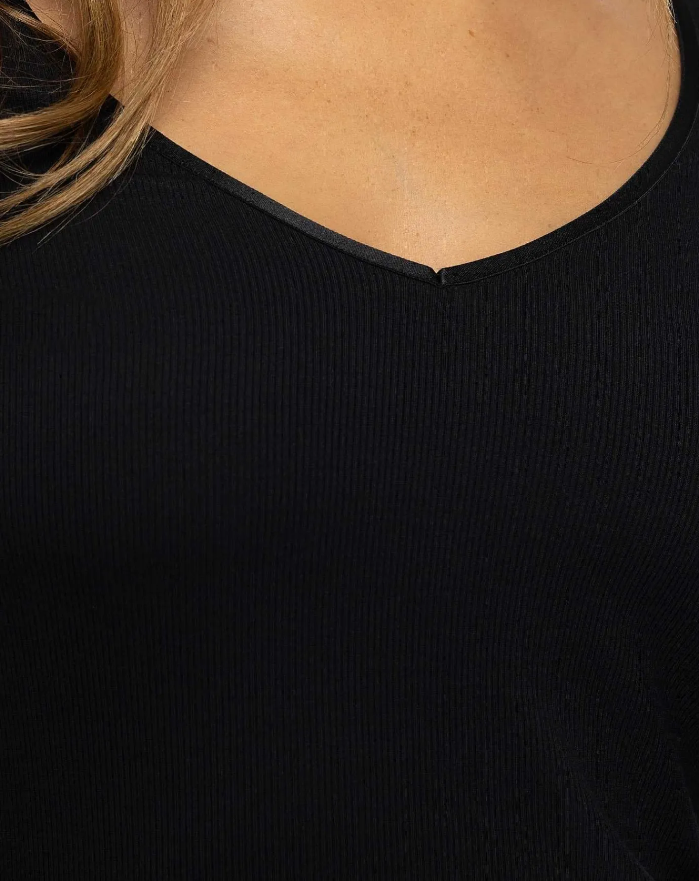 TravisMathew Favorite Day Long Sleeve V-Neck Top> Shirts & Tops