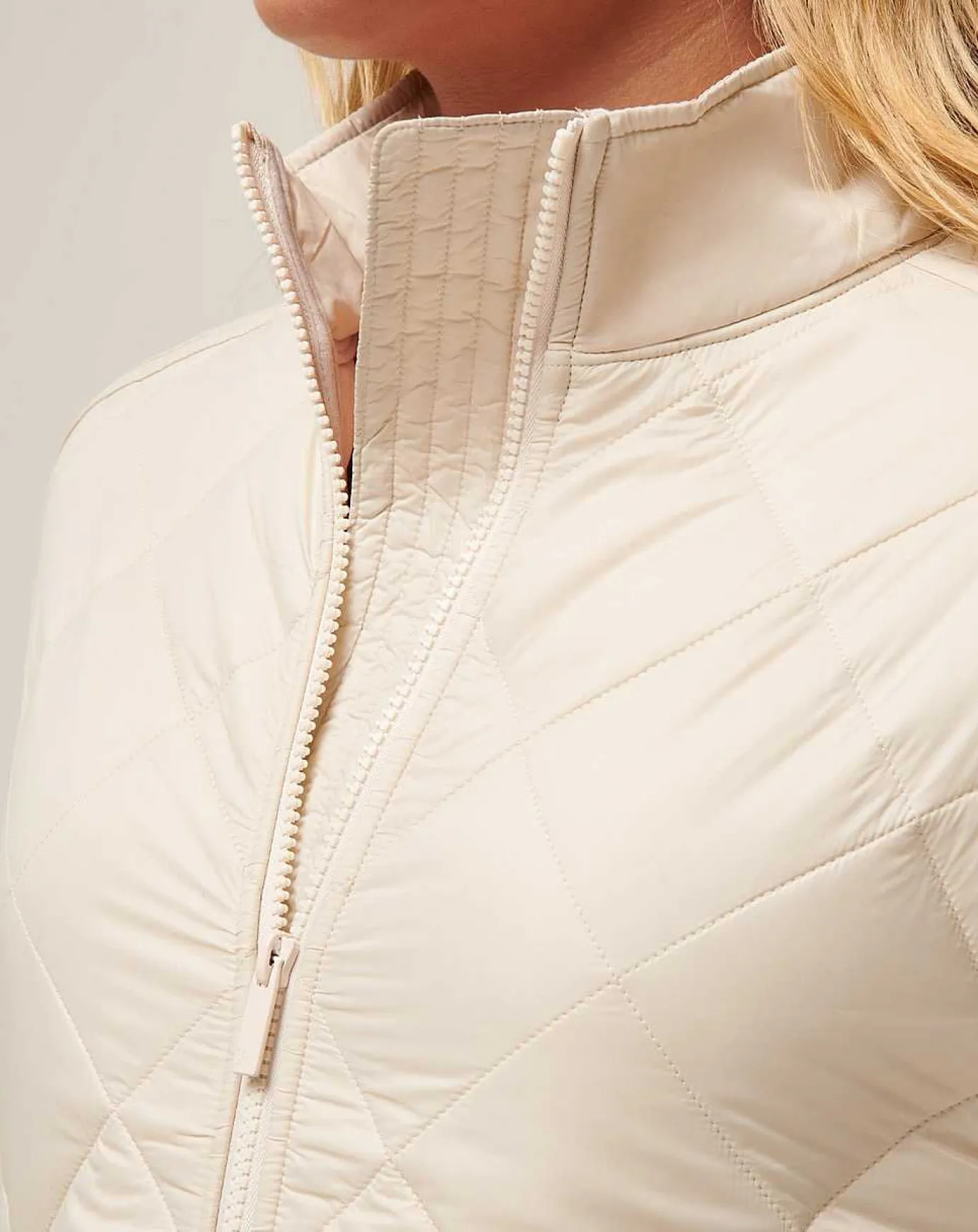 TravisMathew Lights At Night Quilted Jacket> Jackets